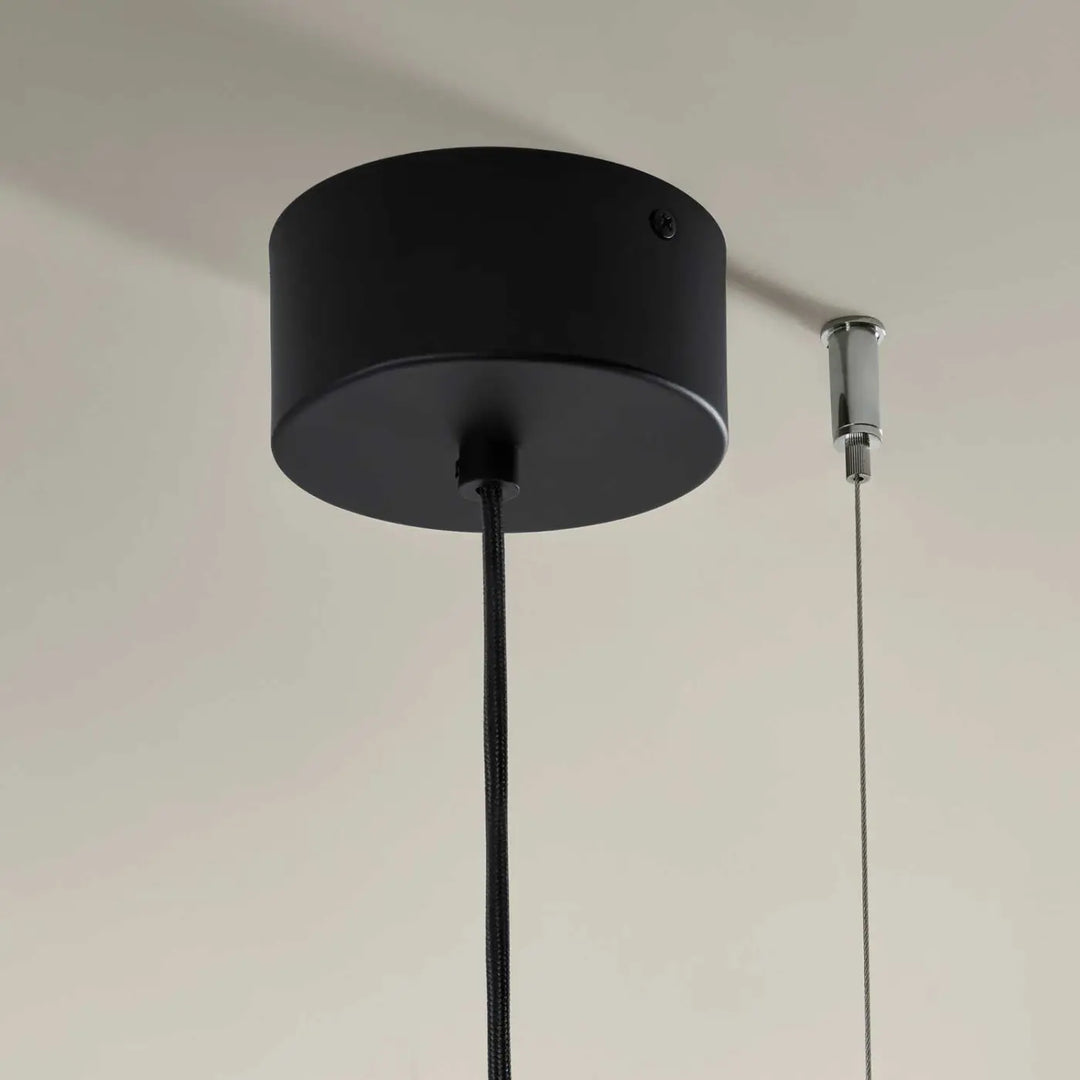 Détail de la suspension Noway en acier noir