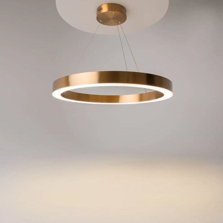 Suspension led anneau doré finition dorée avec design circulaire moderne et éclairage led intégré luminaire saturno