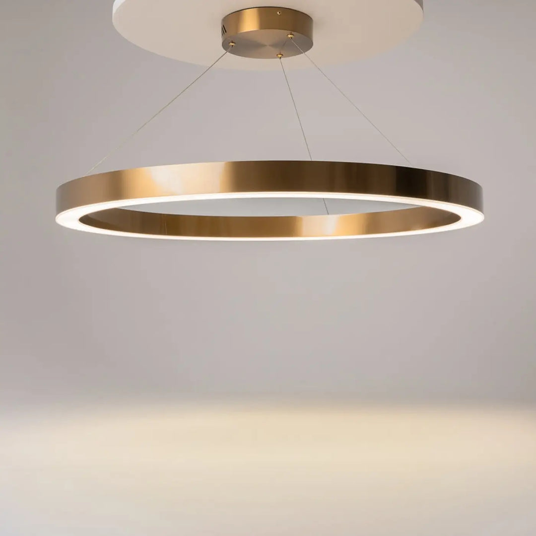 Suspension luminaire led anneau doré finition dorée avec design circulaire moderne et intégré led lumineux