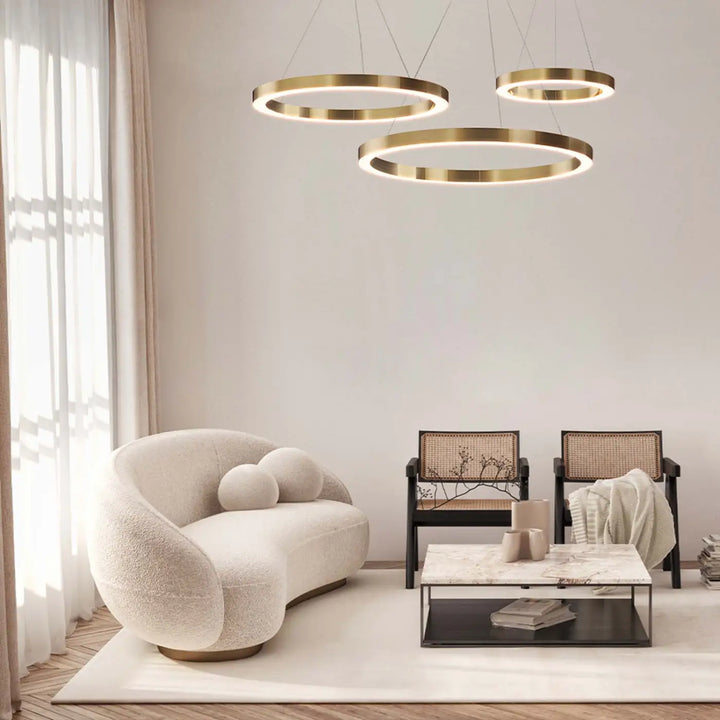 Suspension led anneau doré finition dorée avec design moderne et épuré en forme circulaire en métal doré