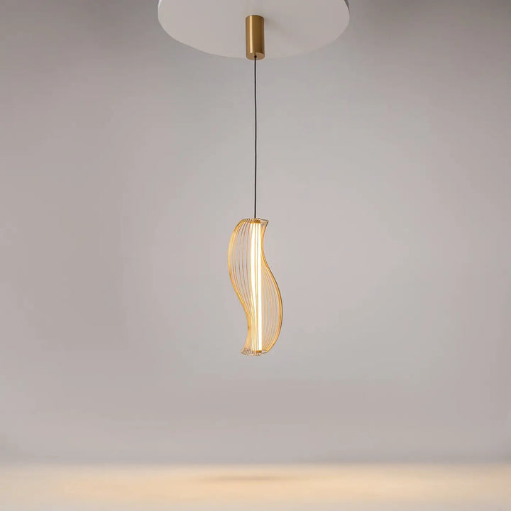 Suspension luminaire shadows of the past avec design en fil doré et tube lumineux en forme donde moderne et élégant