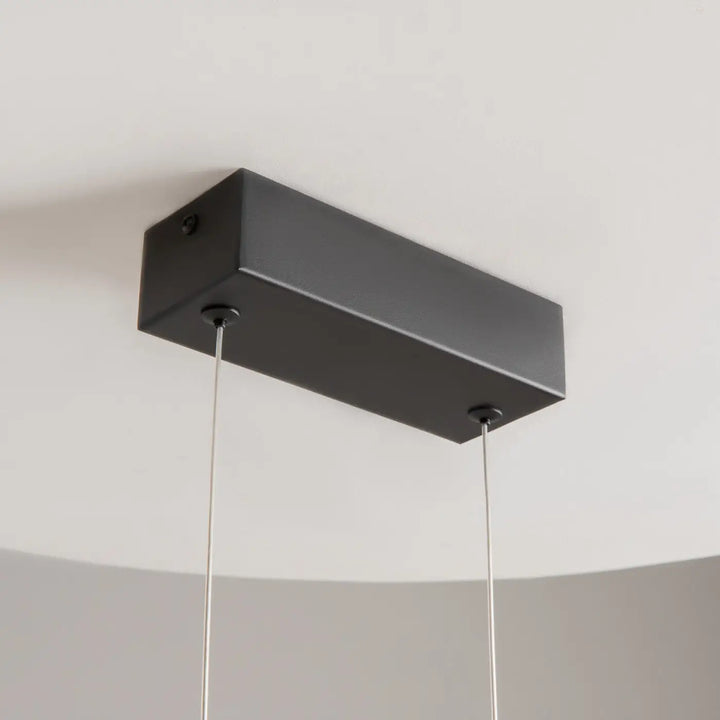 Suspension led skyline linéaire noire rectangulaire minimaliste avec deux cordons métalliques pour d’une table