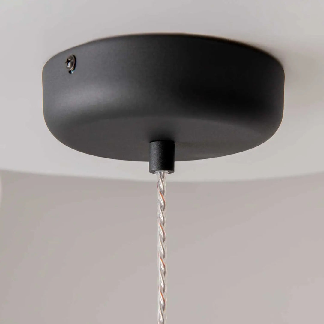 Suspension led spirito globe avec finition mate noire et cordon métallique torsadé pour une lumière douce en trois teintes