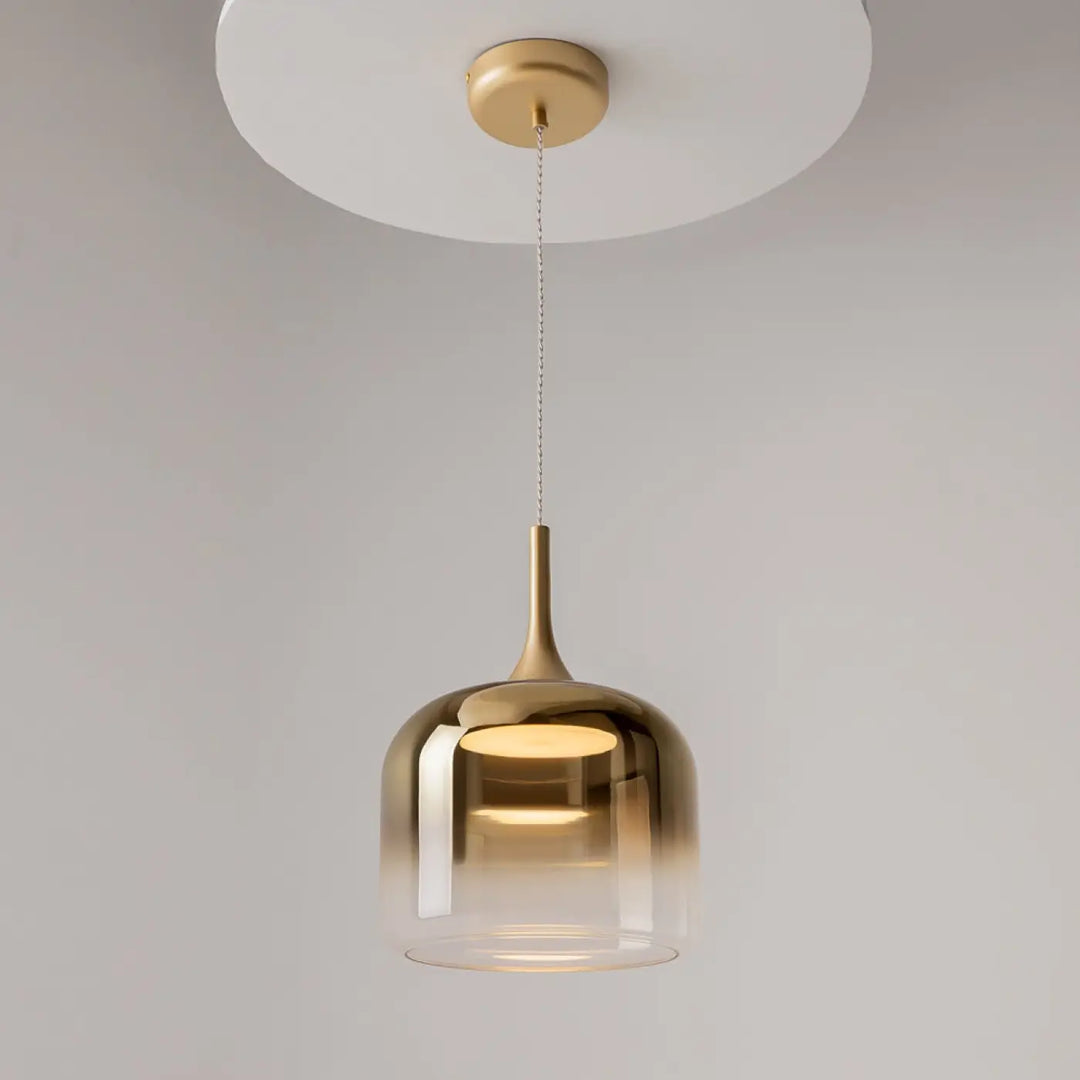 Suspension luminaire spirito globe avec tige métallique dorée et abat-jour en verre dégradé clair à ambre pour lumière douce suspension led trois teintes