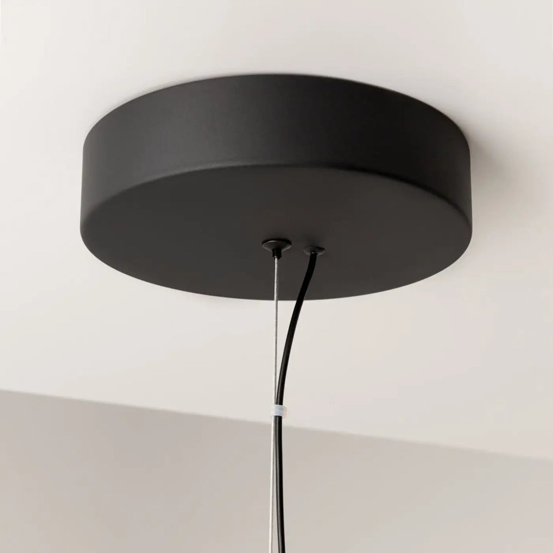 Suspension luminaire tau en acier noir avec finition mate minimaliste pour éclairage led au-dessus d’une pièce