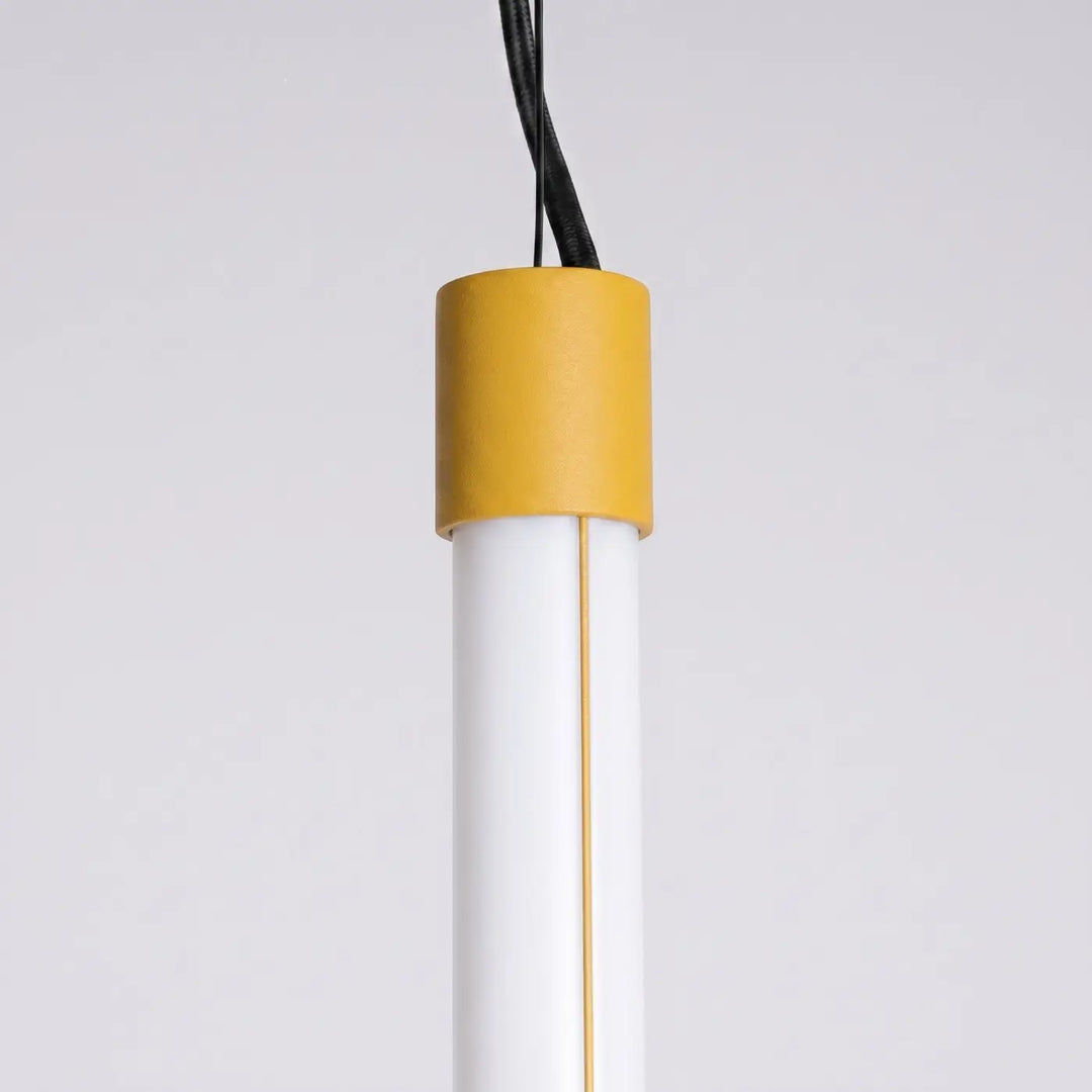 Suspension tube TRANG jaune détail de l'embout