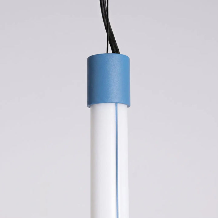 Suspension tube TRANG bleu clair détail de l'embout