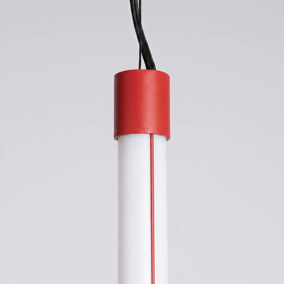 Suspension tube TRANG rouge détail de l'embout