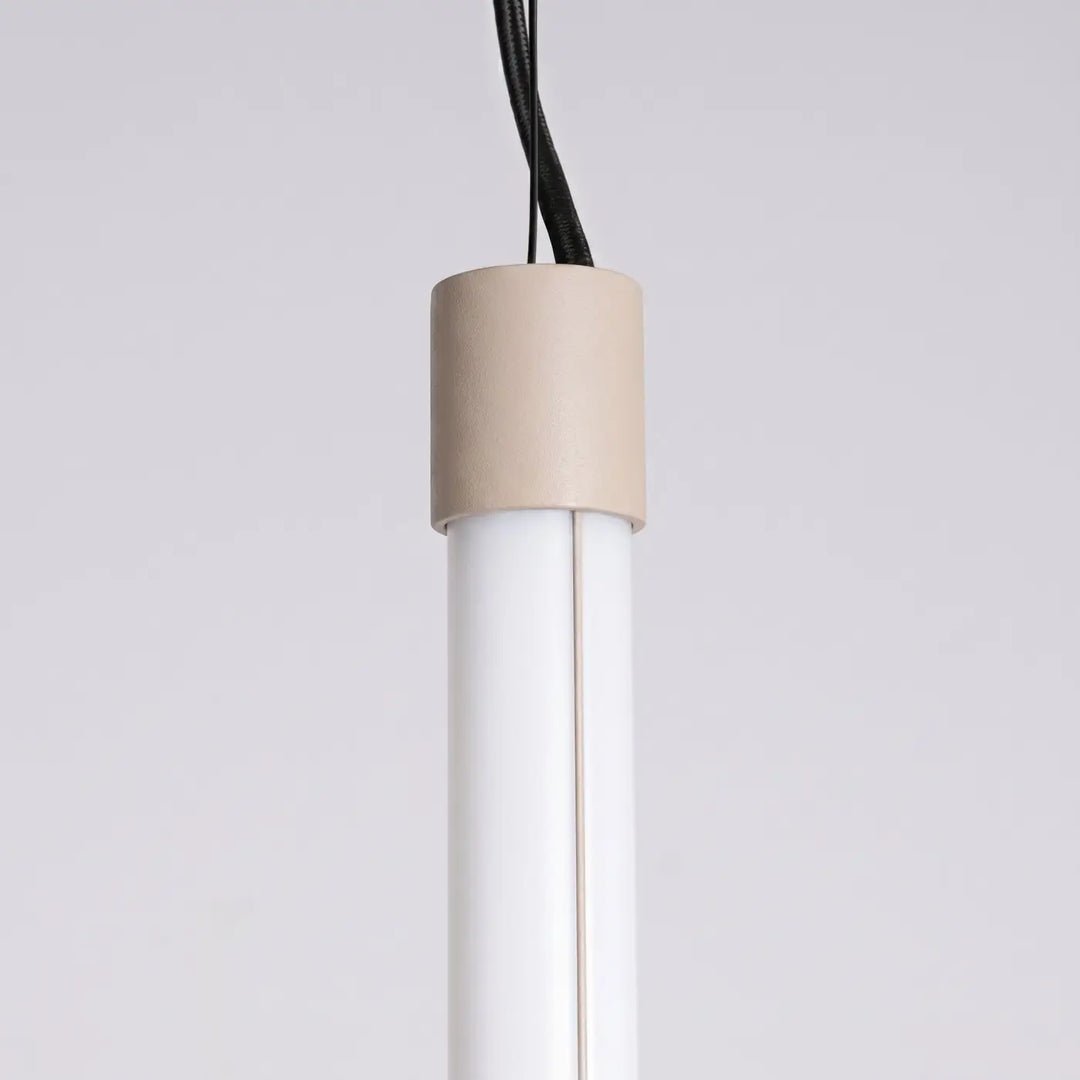 Suspension tube TRANG taupe détail de l'embout