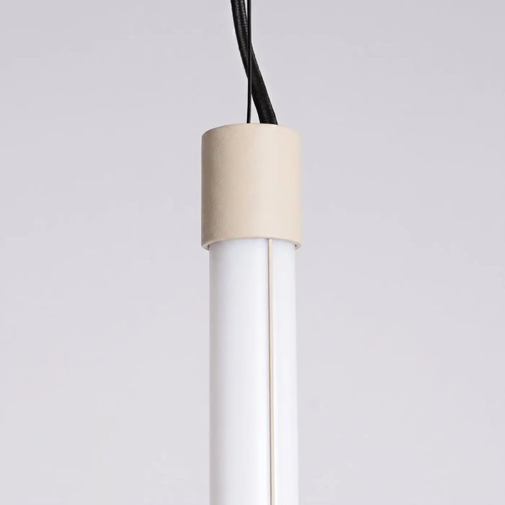 Suspension tube TRANG beige détail de l'embout