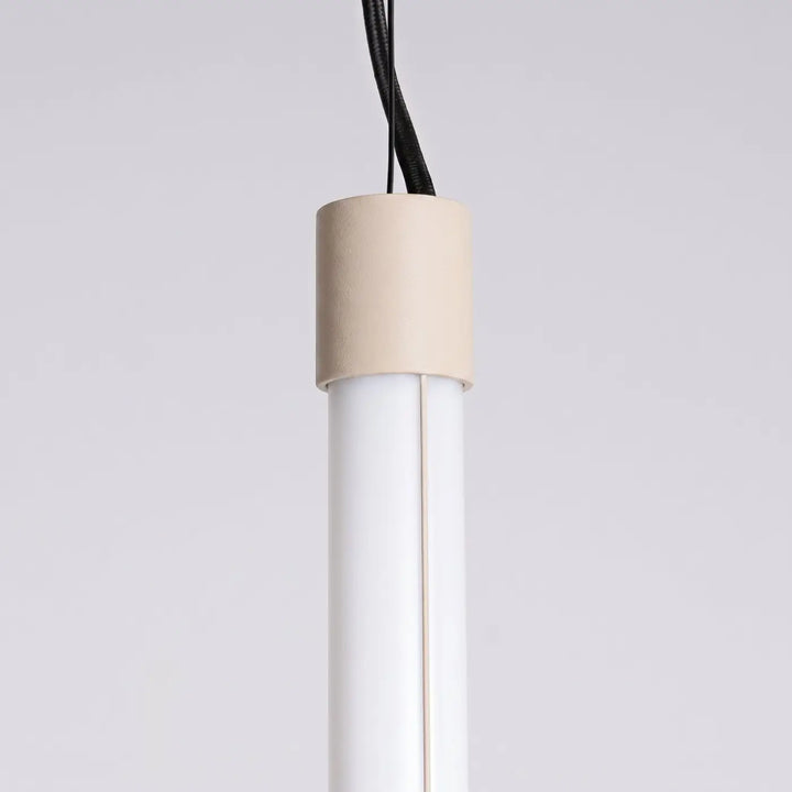 Suspension tube TRANG beige détail de l'embout