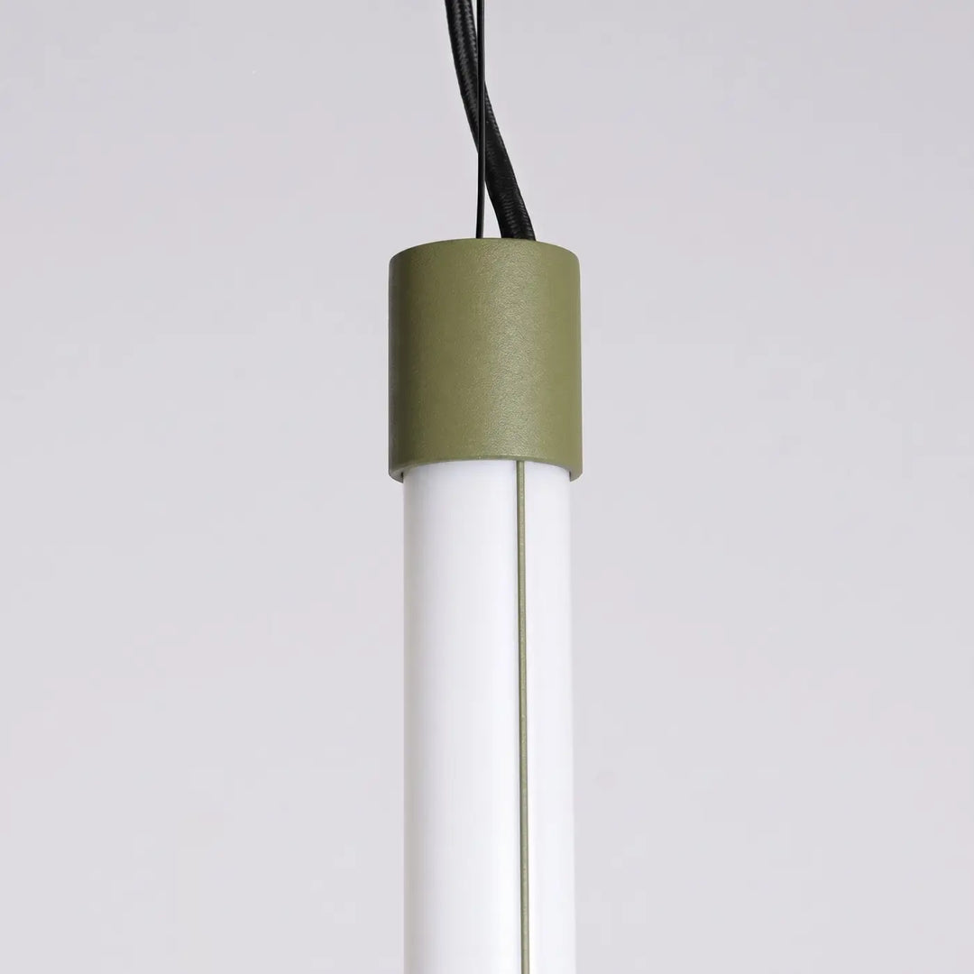 Suspension tube TRANG vert olive détail de l'embout
