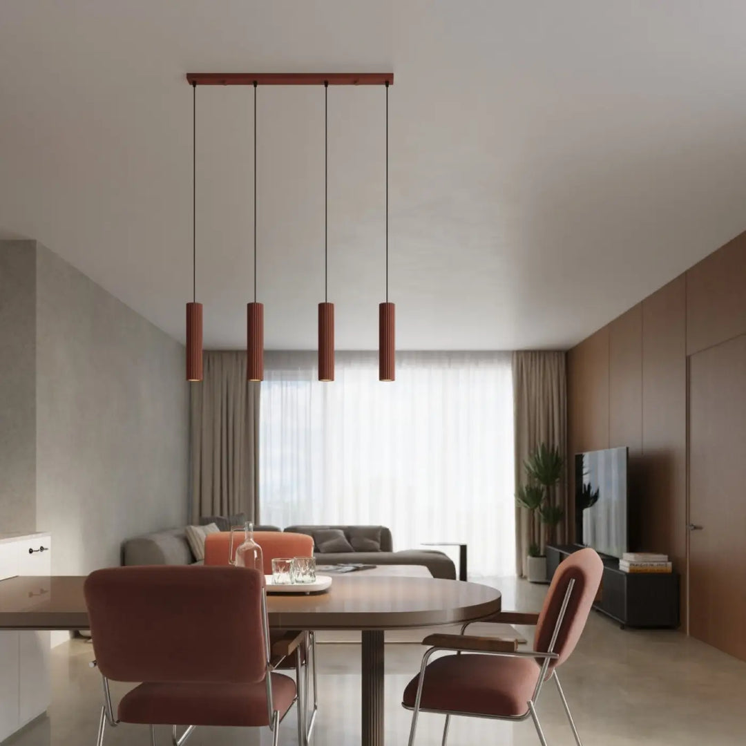 Suspension Karbon ocre rouge en ligne à cylindres nervurés dans un intérieur contemporain