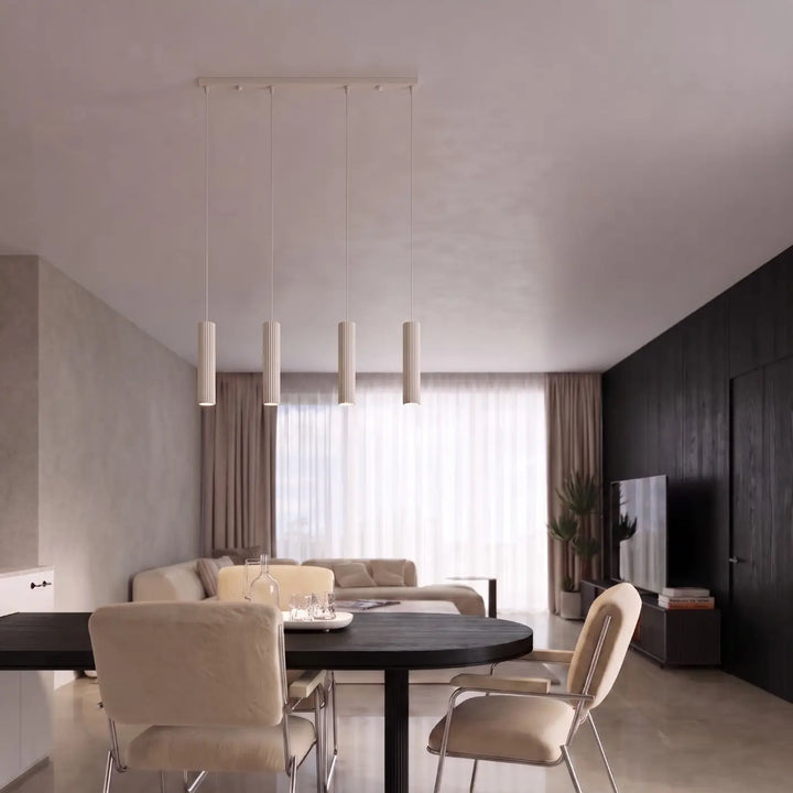 Suspension Karbon beige en ligne à cylindres nervurés dans un intérieur contemporain