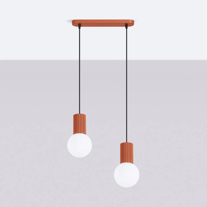 Suspension Luminaire ocre rouge éteinte, vue rapprochée