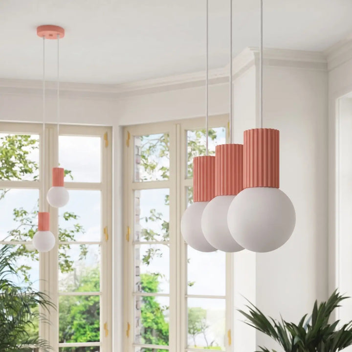 Suspension Luminaire pêche allumée, vue rapprochée