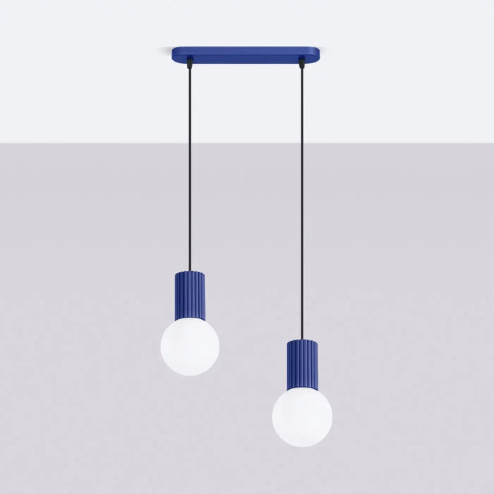Suspension Luminaire outremer éteinte, vue rapprochée