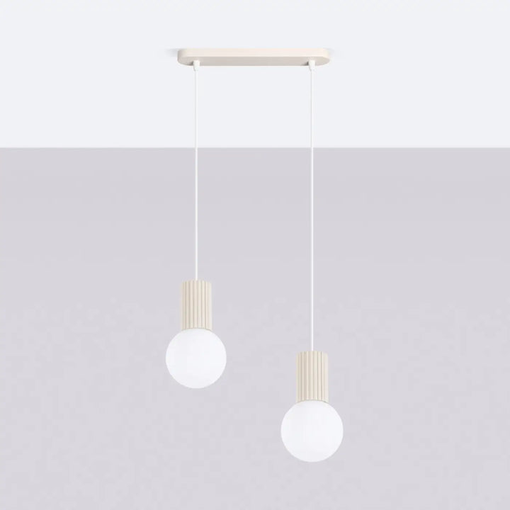 Suspension Luminaire beige éteinte, vue rapprochée