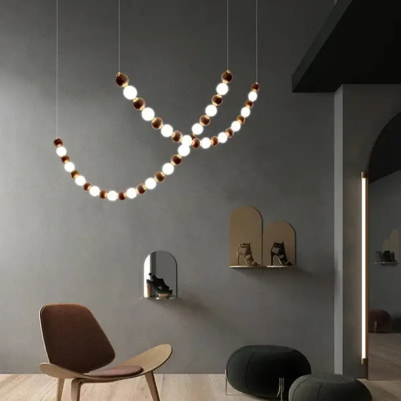 Suspension Luminaire Avec Des Boules Blanches Style Élégant