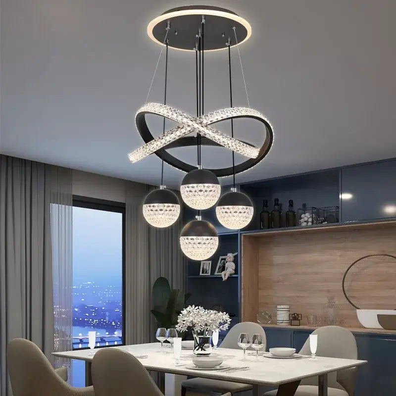 Suspension luminaire avec anneaux entrelacés


