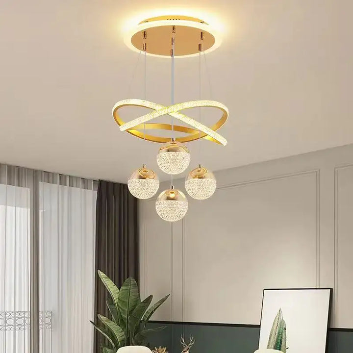 Suspension luminaire avec anneaux entrelacés


