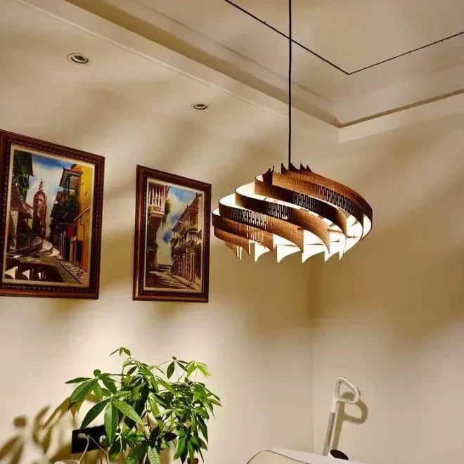 Suspension artistique en bois naturel design chaleureux