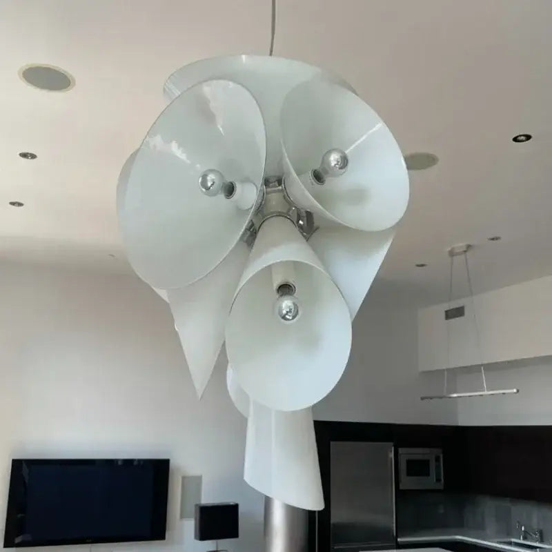 Suspension luminaire artistique en verre blanc effet fleur opalin