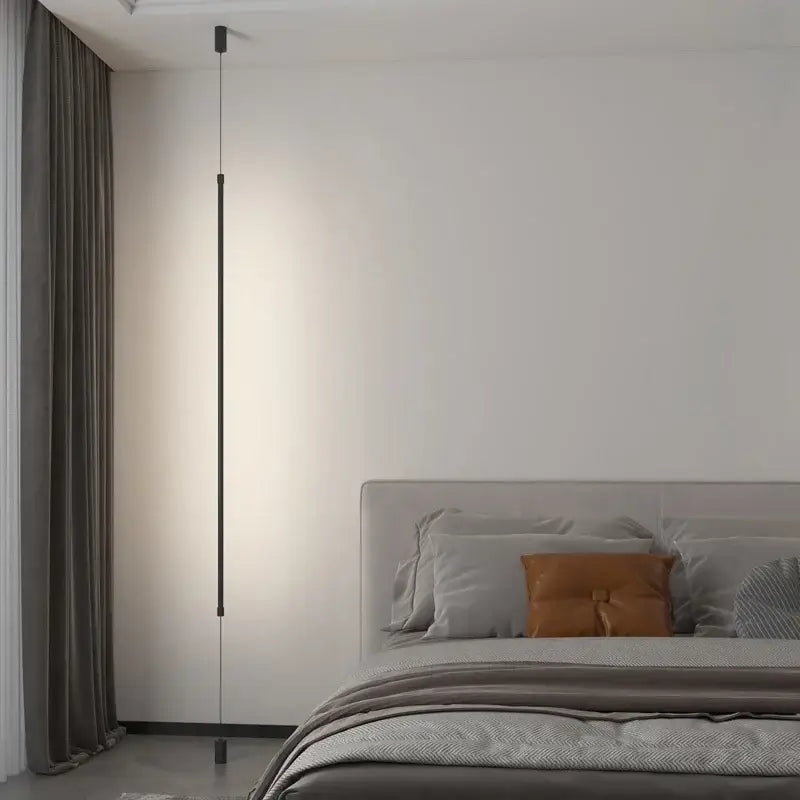 Suspension luminaire attachée au plafond au sol par une barre LED

