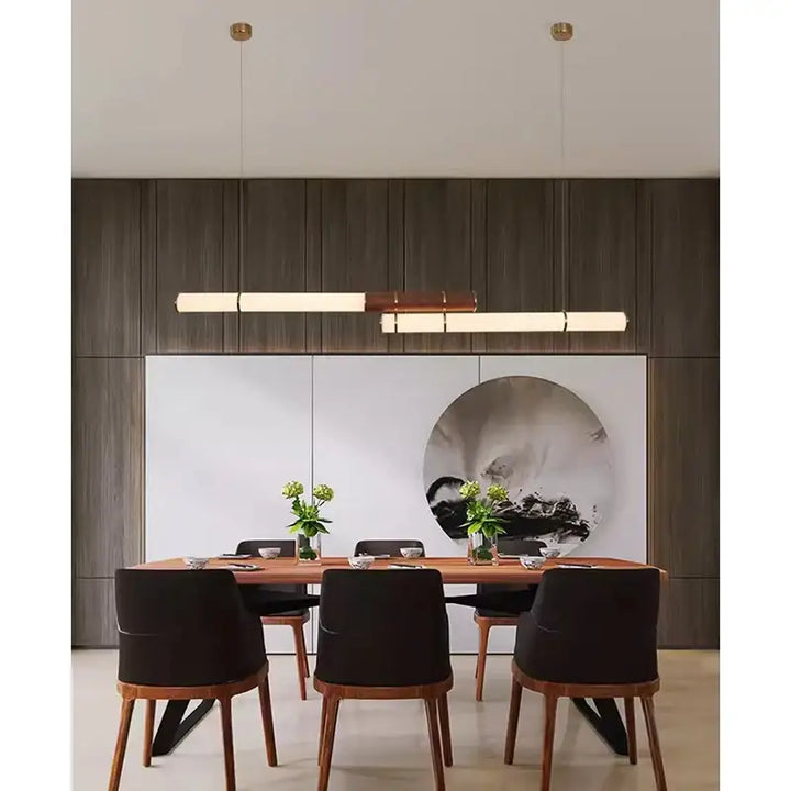 Suspension Luminaire au design rectiligne minimaliste

