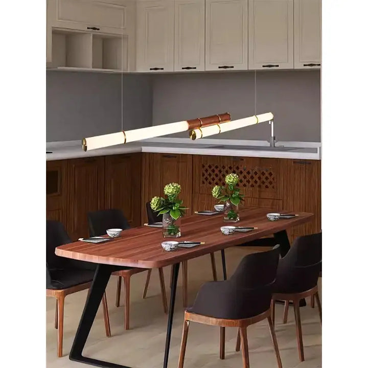 Suspension Luminaire au design rectiligne minimaliste

