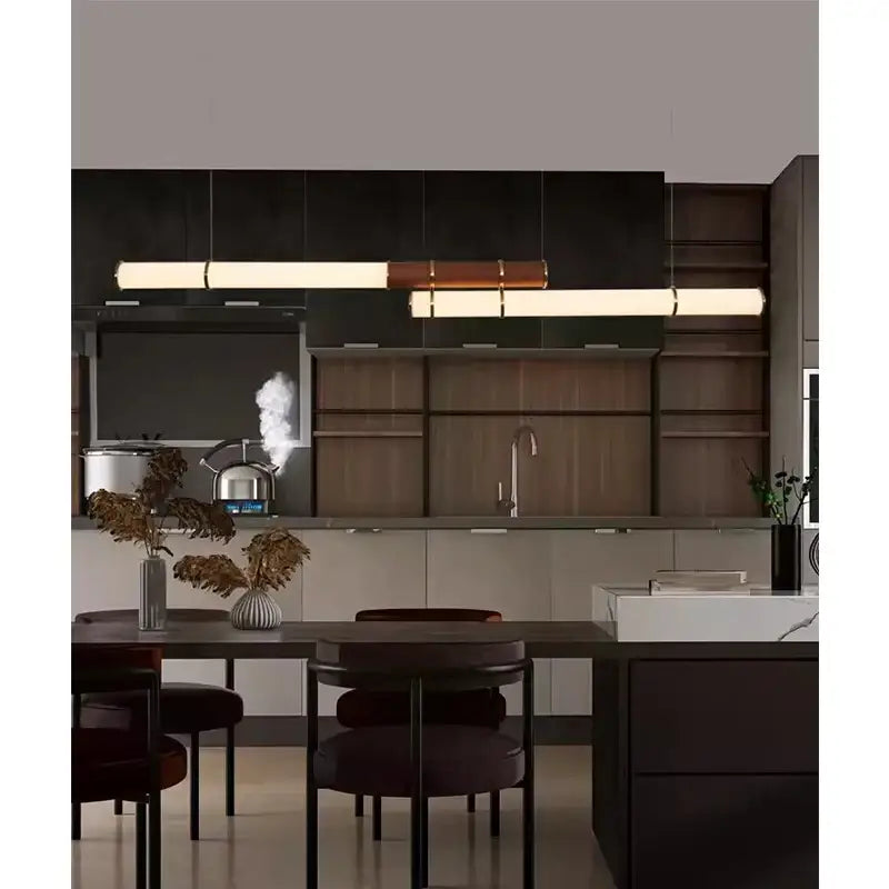 Suspension Luminaire au design rectiligne minimaliste

