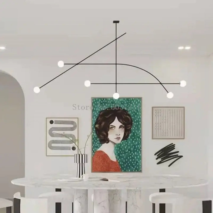 Suspension Luminaire Avec Les Barres Et Les Boules Blanches