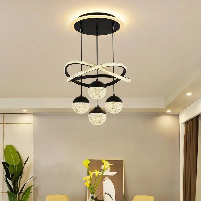 Suspension luminaire avec anneaux entrelacés


