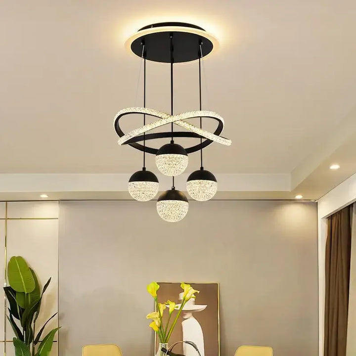 Suspension luminaire avec anneaux entrelacés

