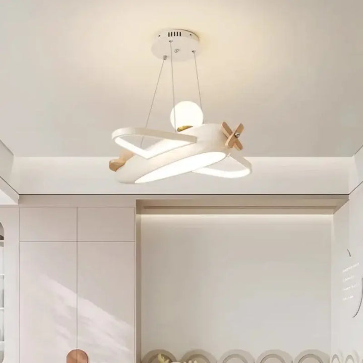 Suspension luminaire en forme d'avion pour chambre d'enfant

