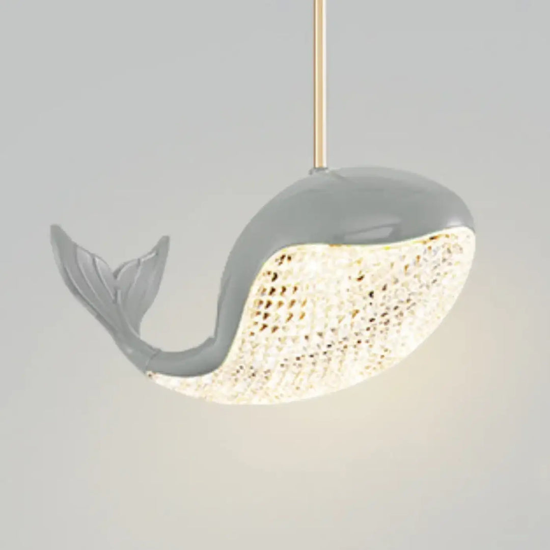 Suspension luminaire baleine aquara en forme de baleine grise avec corps perforé illuminé et tige suspendue dorée