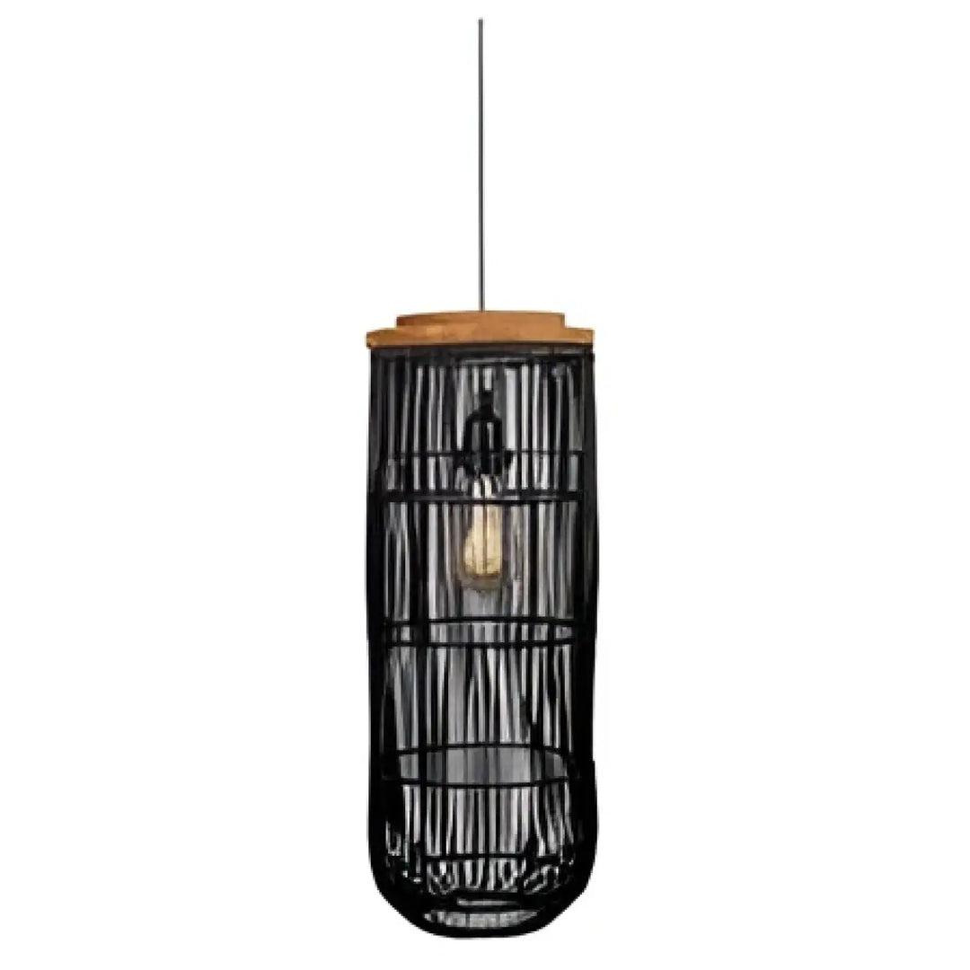 Suspension luminaire nyra en rattan tressé noir avec dessus en bois chaleureux et ampoule apparente pour décoration intérieure style bohème