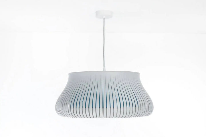 Suspension luminaire oblo blanc bleu clair avec design côtelé élégant et accents bleus subtils pour un éclairage moderne