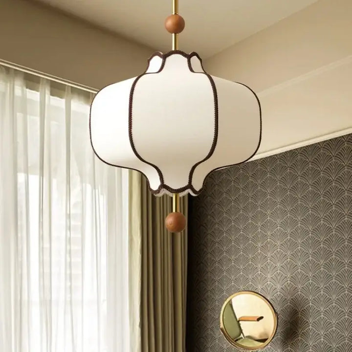 Suspension luminaire blanche avec détails marron au style chic