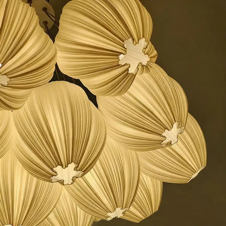 Suspension luminaire blanche en forme de bouquet de fleurs