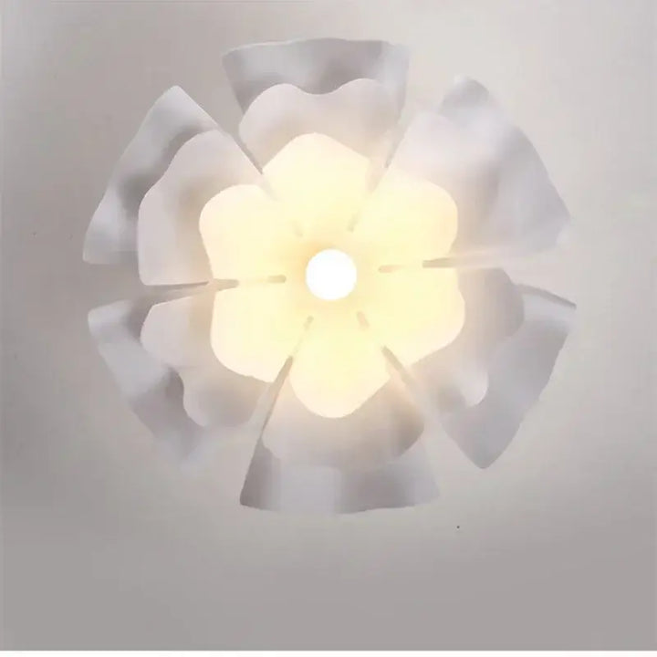 Suspension luminaire blanche en forme de fleur pour salon

