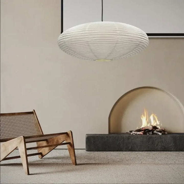 Suspension luminaire blanche de forme ovale au design minimaliste

