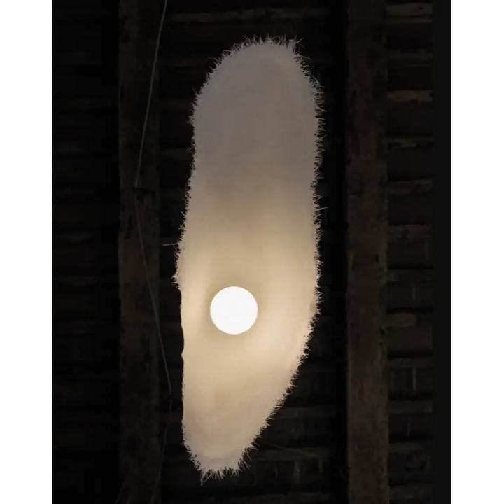 Suspension luminaire blanche haut de gamme au design original

