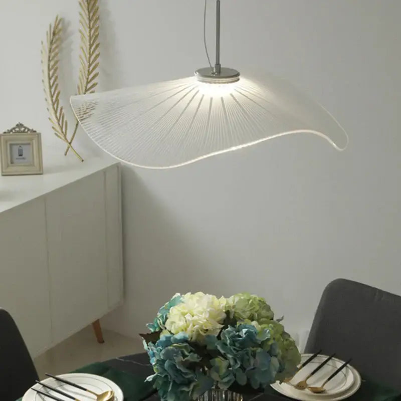 Suspension luminaire blanche inspirée de la feuille de lotus

