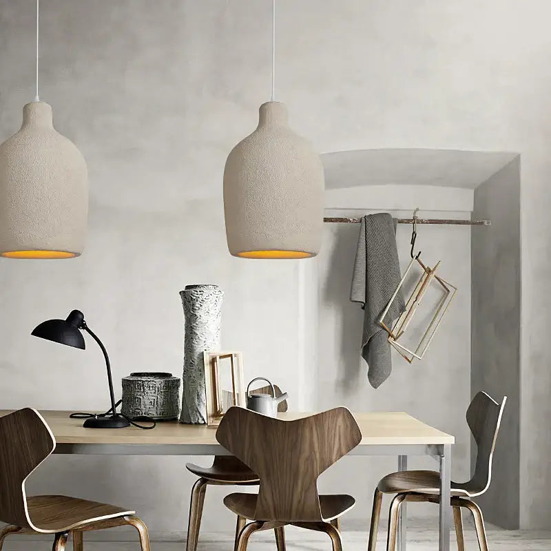 Suspension luminaire blanche minimaliste à l'effet terre cuite

