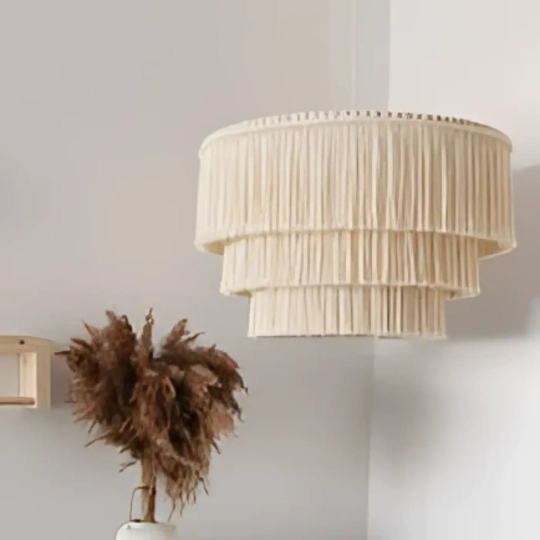 Suspension luminaire hasley crème en macramé à étages en matières naturelles pour une ambiance bohème élégante