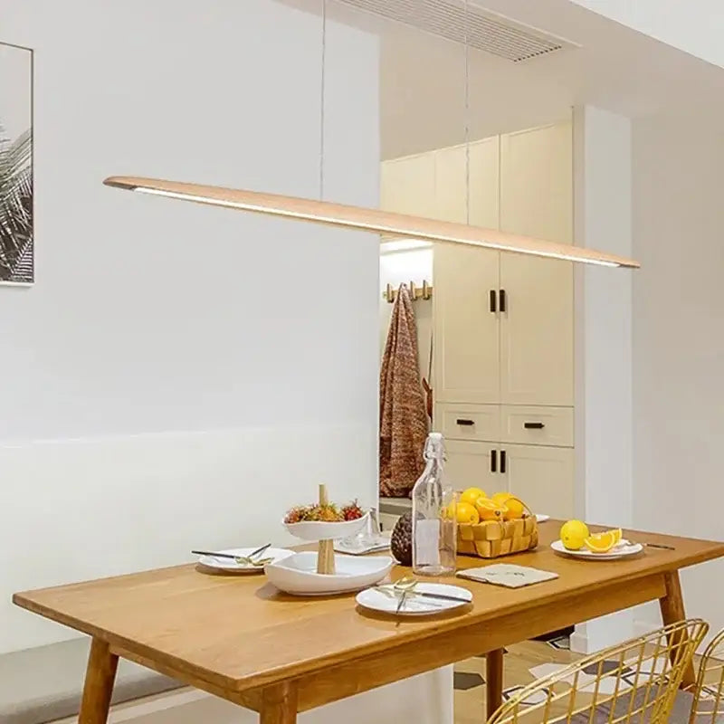 Suspension luminaire bois minimaliste longue et élégante