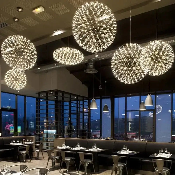 Suspension luminaire à boule LED pour grande hauteur sous plafond

