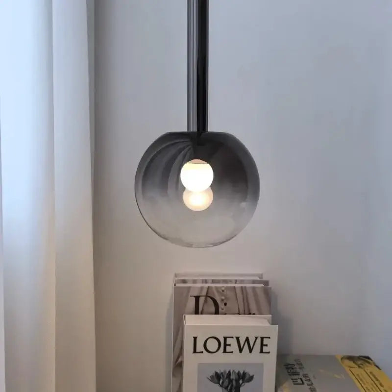 Suspension luminaire boule en verre fumé au style élégant
