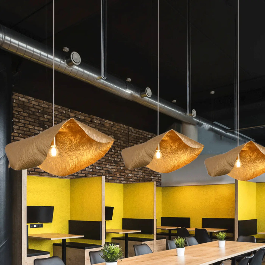 Suspension luminaire en bronze avec bords repliés raffiné